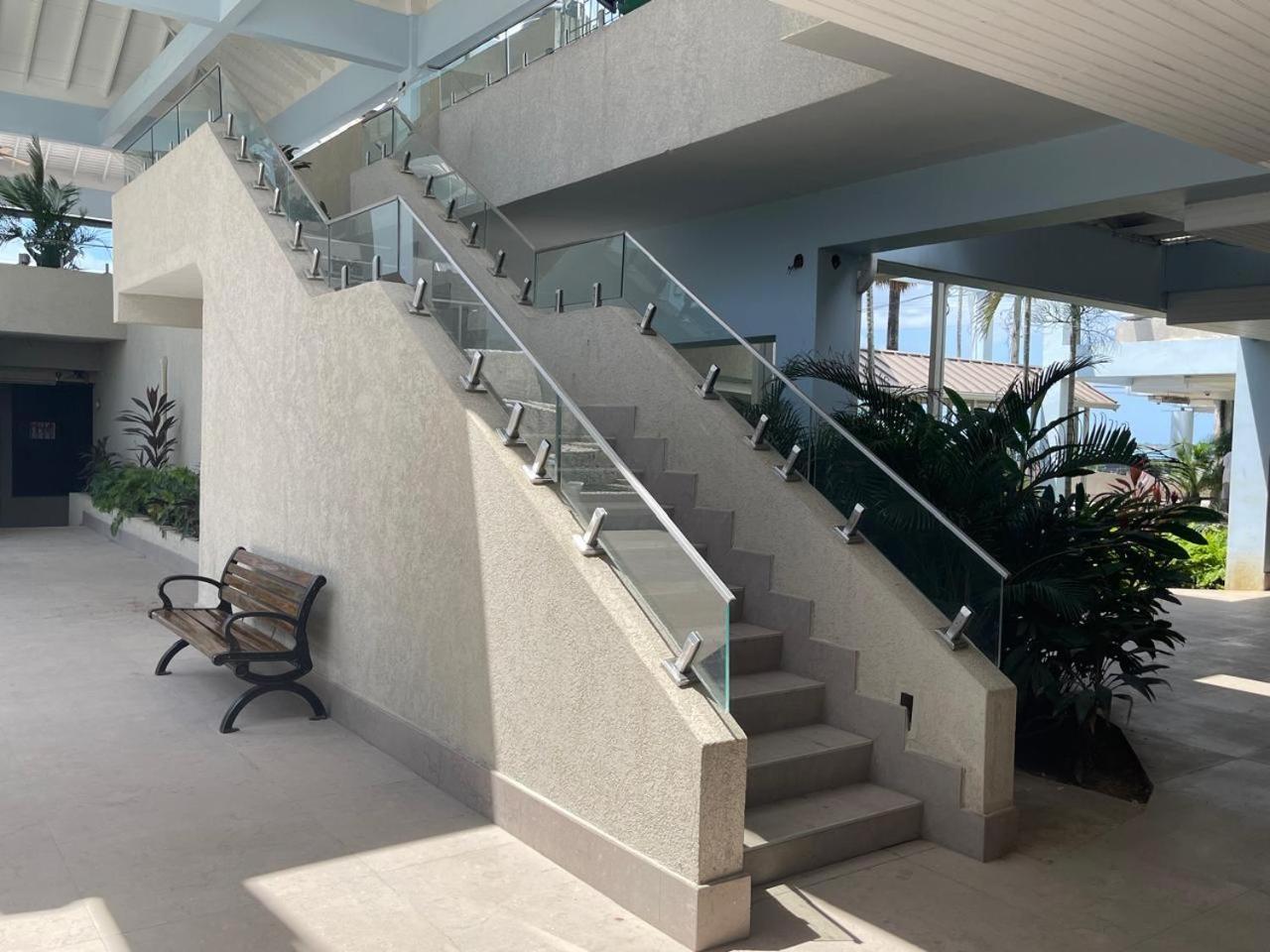 Oceanfront Condo W/ Free Parking + High Speed Wifi Νεγκρίλ Εξωτερικό φωτογραφία